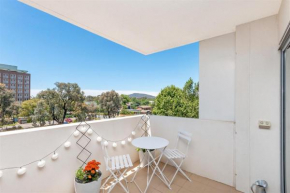 Modern Canberra Living in Great City Location